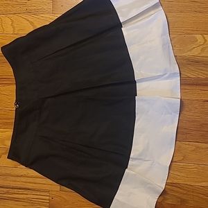 H&M Pleated Black and White Skirt Sz 8